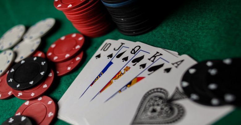 Odds of getting royal flush in texas holdem